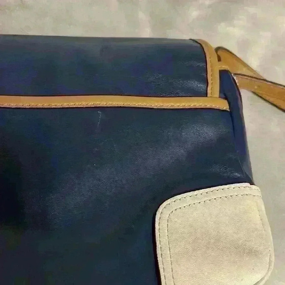 Coach Crossbody - Picture 10 of 14